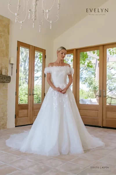 Robe de mariée Aspen chez Sandra Mariages à CREIL