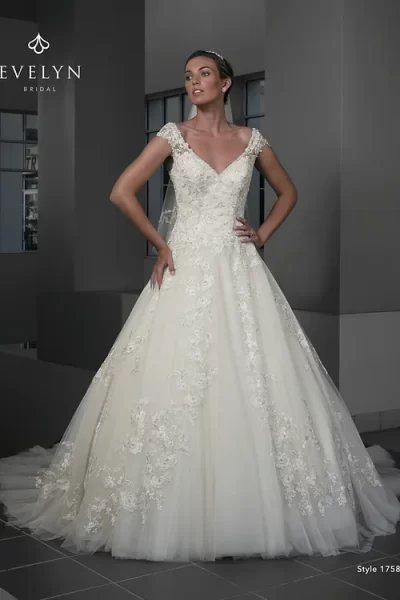 Robe de mariée Poppy Evelyn Bridal princesse boutique Sandra Mariages CREIL Oise