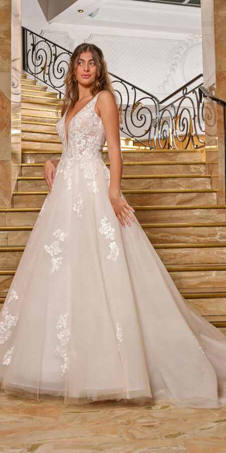 Robe de mariée Amamdora, forme princesse de chez Rose Angel, boutique Sandra Mariages CREIL Oise