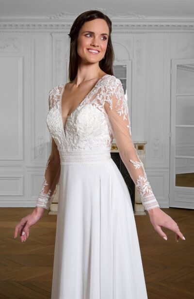 Robe de mariée bohème Magdalena à manches, chez Sandra Mariages à CREIL Oise