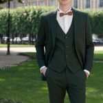 Costume de mariage vert SM15, boutique Sandra Mariages CREIL Oise