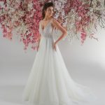 Robe de mariée Shnice paileltte princesse Couture Nuptiale chez Sandra Mariages à CREIL Oise.