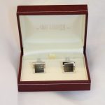Boutons de manchettes gris argentés boutique Sandra Mariages CREIL OIse