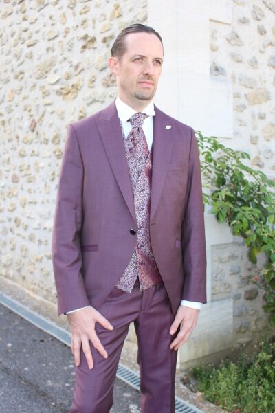 Costume de mariage Benjamin bordeaux 100% laine tissu fabriqué en Italie, confection costume Europe.