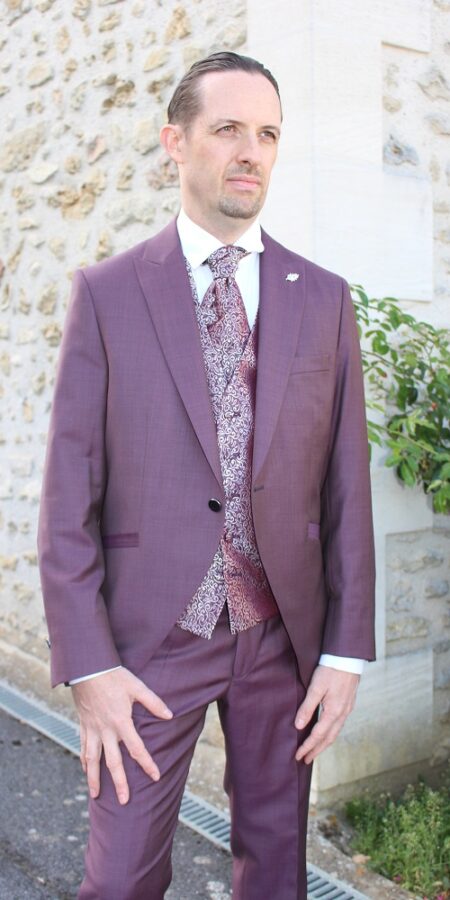 Costume de mariage Benjamin bordeaux 100% laine tissu fabriqué en Italie, confection costume Europe.