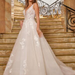 Robe de mariée Amamdora, forme princesse de chez Rose Angel, boutique Sandra Mariages CREIL Oise