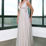 Robe de mariée bohème Dalla en satin, chez Sandra Mariages à CREIL Oise