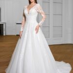 Robe de mariée Magnolia à manches forme princesse, boutique Sandra Mariages à CREIL