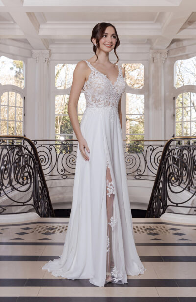 Robe de mariée Naelys fendue en mousseline et dentelle Couture Nuptiale 2026