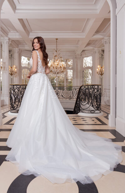 Robe de mariée Narancia Couture Nuptiale 2026 chez Sandra Mariages à CREIL