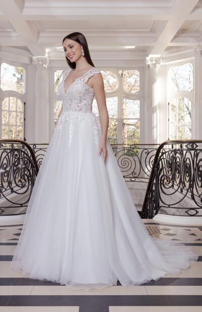 Robe de mariée Naskia Couture Nuptiale 2026 Chez Sandra Mariages à CREIL