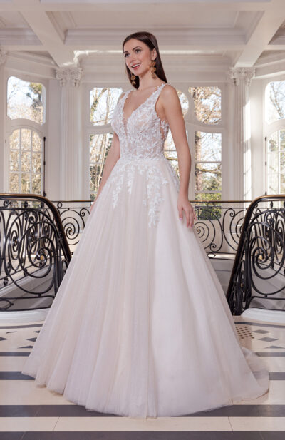Robe de mariée Nevenka Couture Nuptiale 2026 chez Sandra Mariages à CREIL Oise